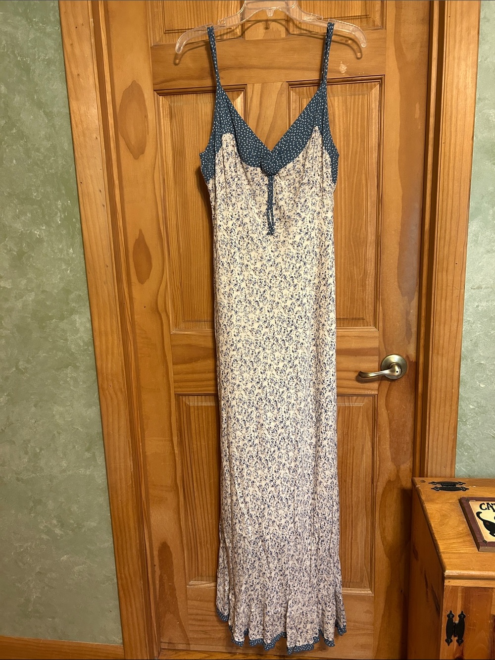 Women’s Maxi Dress Spaghetti Strap V-Neck Size 18 Like New Off White Floral